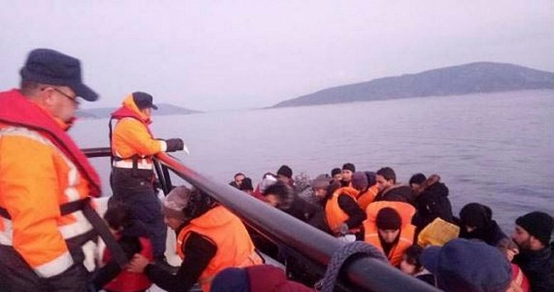 İzmir Çeşme’de 43 kaçak göçmen yakalandı