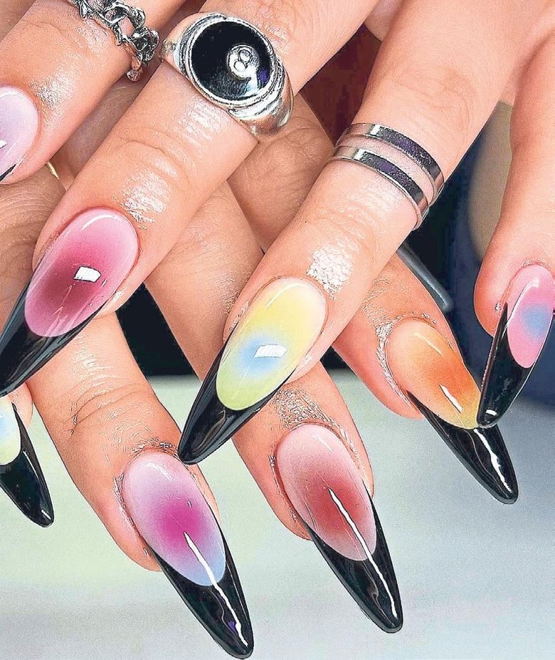 Enerjiyi artıran yeni manikür akımı: Aura