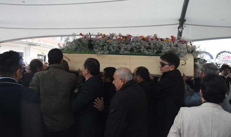 Şarkıcı Sıla’nın babası İzmir’de son yolculuğuna uğurlandı