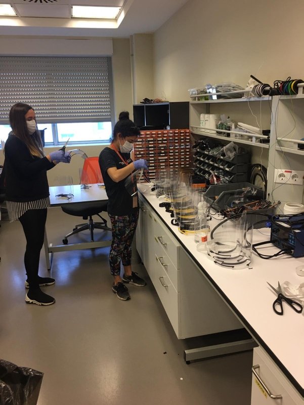 Sağlık çalışanları için 25 gramlık yüz siperliği geliştirildi