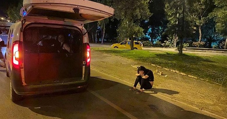 İzmir’de hırsızlık şüphelileri kovalamacayla yakalandı! Kaçarken çaldıkları televizyonu araçtan attılar