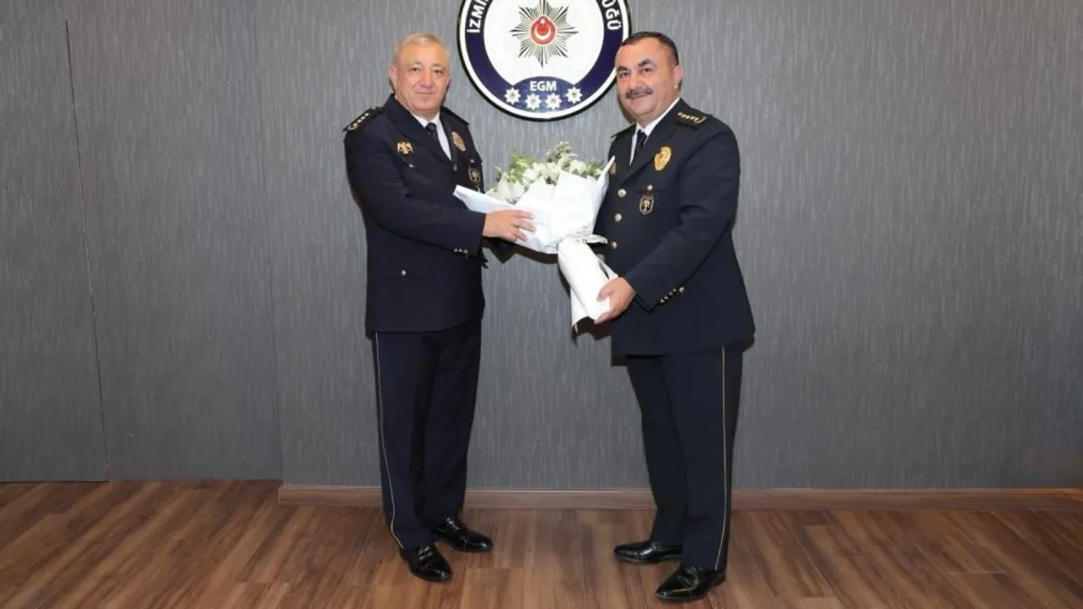 İzmir Emniyetinde devir teslim yapıldı! Arıbaş yeni görevine başladı