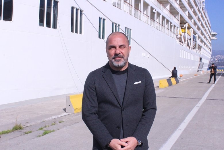 İzmir’e yılın ilk kruvaziyer gemisi 157 yolcu ile geldi