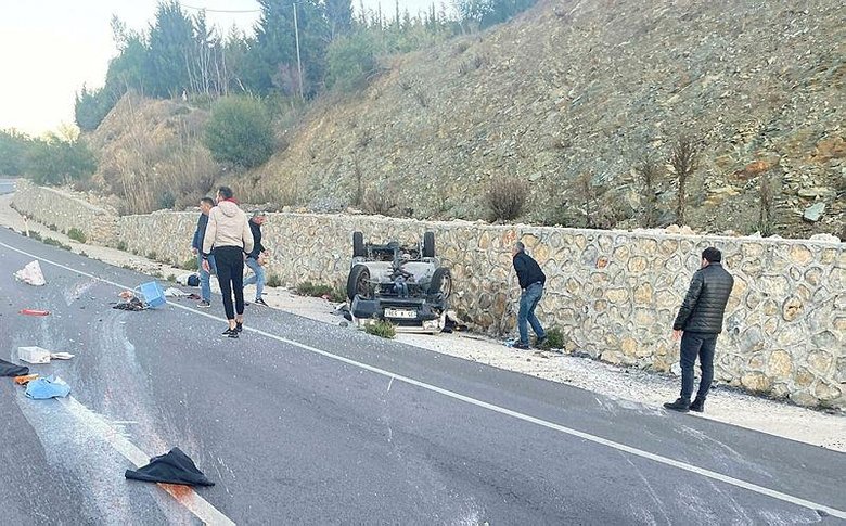 Emniyet kemeri hayat kurtardı: Hurdaya dönen araçtan burunları bile kanamadı