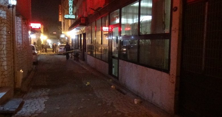 İzmir’de oteldeki silahlı kavgada yaralanan kişi öldü