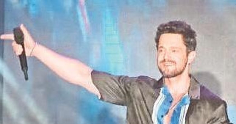 Murat Boz şarkılarıyla eğlendiler