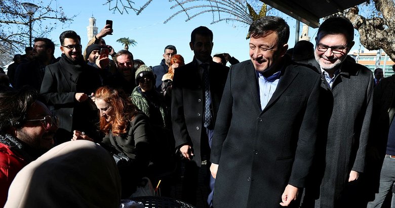 AK Parti İzmir Büyükşehir Belediye Başkan adayı Dağ, Kemeraltı esnafını ziyaret etti