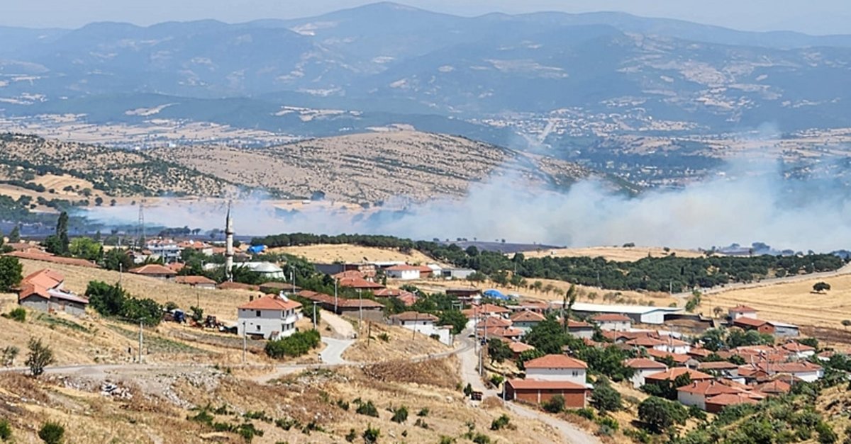 Balıkesir'deki yangına müdahale ediliyor