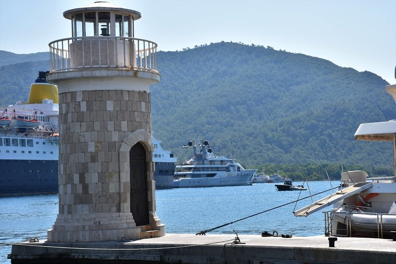 Mega yat Pacific Marmaris’ten 210 bin litre yakıt aldı
