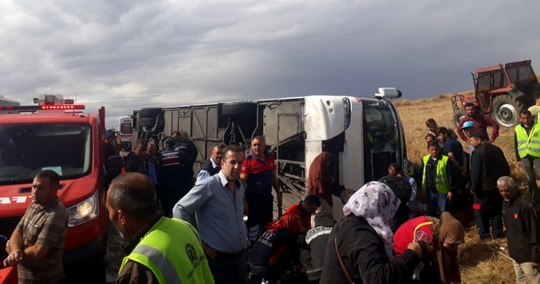 Afyonkarahisar’da turistleri taşıyan otobüs devrildi! Ölü ve yaralılar var