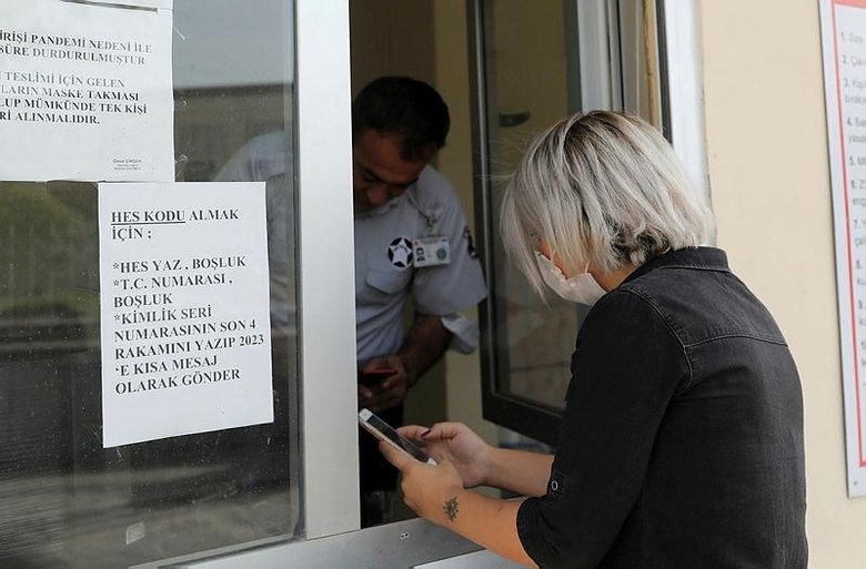 İzmir’de vatandaşların HES Kodu memnuniyeti: Kendimizi daha güvende hissediyoruz