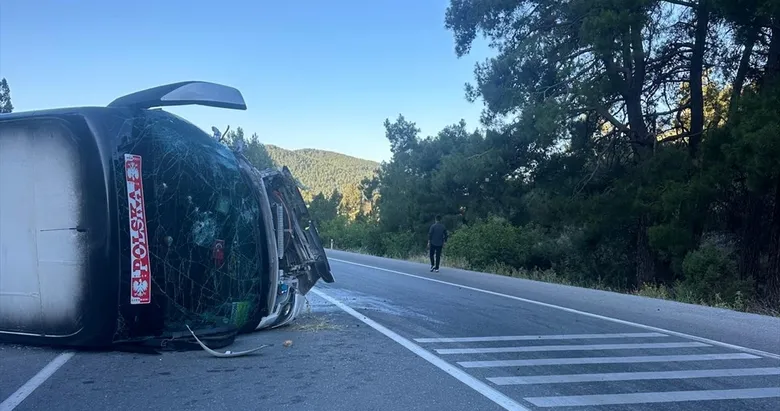 Antalya’da otobüsle ile otomobil çarpıştı:1 ölü ,12 yaralı
