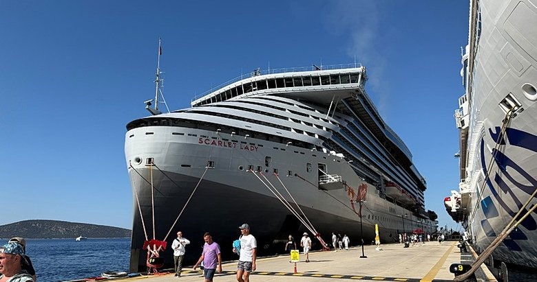 Bodrum’a iki kruvaziyerle 4 bin 625 turist geldi