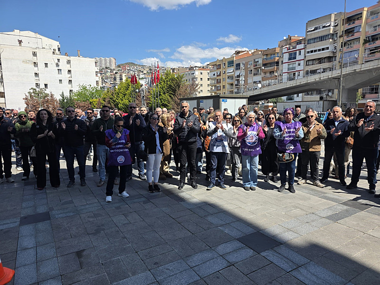 izmirde-memurlar-pes-etmiyor-bucada-tis-krizi-tam-gaz-1778078676943.png