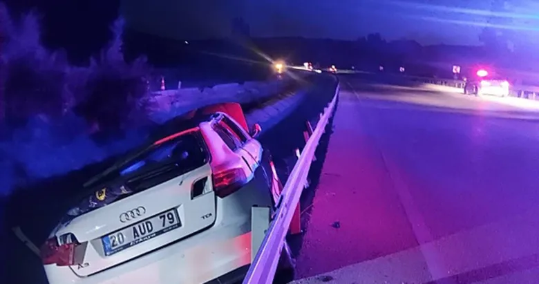Afyonkarahisar’da feci kaza: refüje çarpan otomobildeki 1 kişi hayatını kaybetti, 3 kişi yaralandı