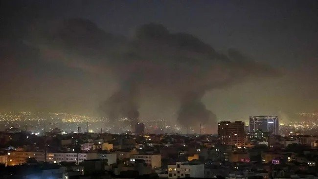 İran’dan İsrail’e füze yağmuru: Şiddetli patlama sesleri duyuldu