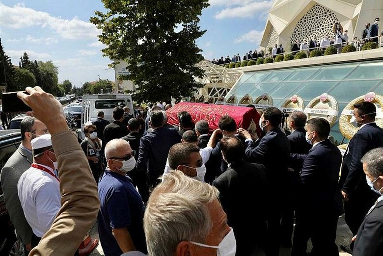 Suna Kıraç, son yolculuğuna uğurlandı