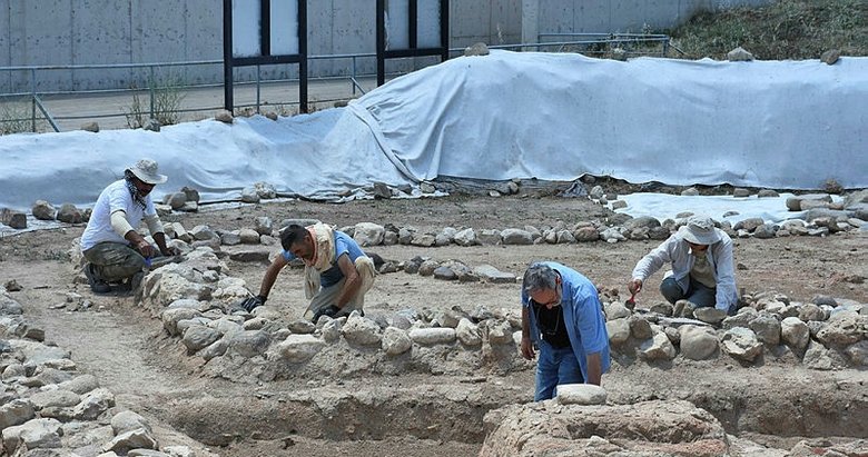 Yeşilova’da 8 bin 200 yıllık kesici aletler bulundu