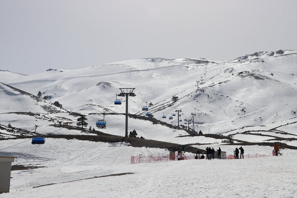 Denizli Kayak Merkezi 20 günde yaklaşık 100 bin ziyaretçiyi ağırladı
