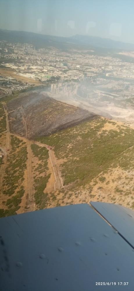 İzmir’de yangın! Uçak ve helikopterler de müdahale etti