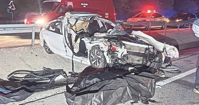 Korkunç kazada 2 kişi öldü 3 kişi yaralandı