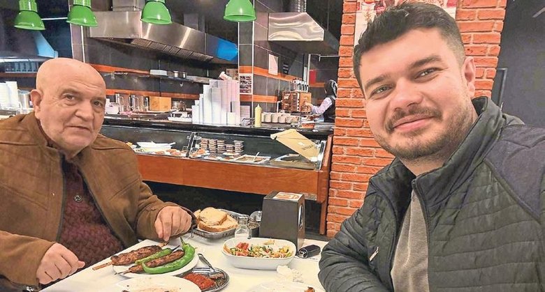 Ailesini depremde kaybetti müzikle hayata tutundu