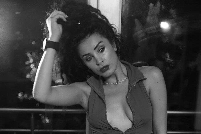 Ünlü şarkıcı eski sevgilisini öldürdü! Ormana gömdü