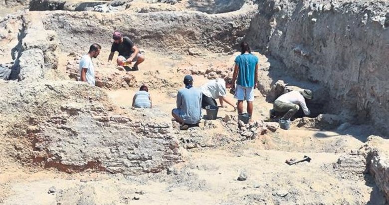 Ulucak’ta 8 bin yıllık insan figürleri bulundu