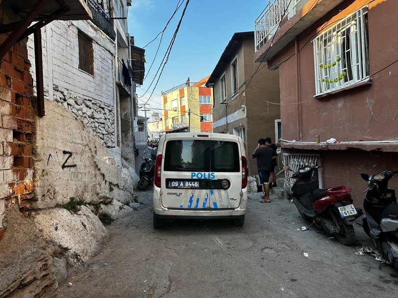 Kuşadası’nda koca dehşeti: Eşine kurşun yağdırdı