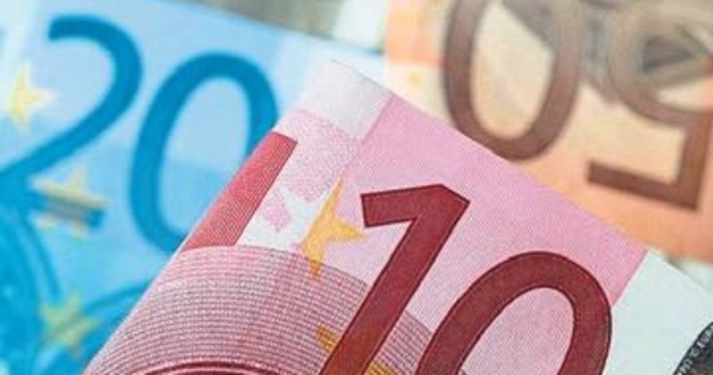 Euro, dolar karşısında dipte
