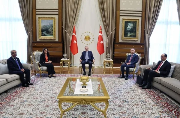 son-dakika-erdogan-dem-parti-heyetini-kabul-ediyor-1751892817571.jpeg