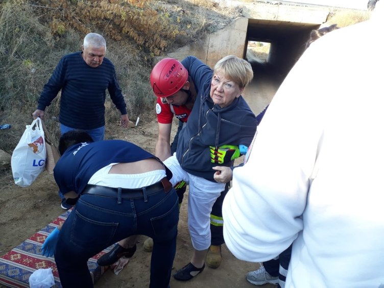 Denizli’de tur minibüsü ile traktör çarpıştı! Yaralılar var