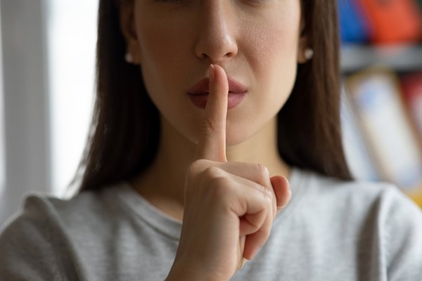 Ağızlarından laf almak adeta imkansız! İşte astrologlara göre ketumluğuyla bilinen 5 burç...