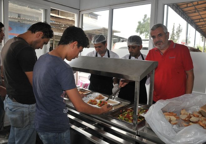Her Gun 500 Kisiye Ucretsiz Yemek Yasam Haberleri