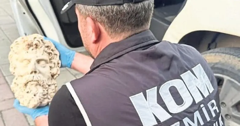 Konak’ta 2 bin yıllık Zeus heykel başı ele geçirildi
