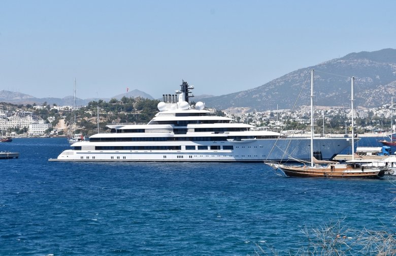 Bodrum’a gelen mega yat Scheherazadeye 15 tankerle 460 bin litre yakıt ikmali