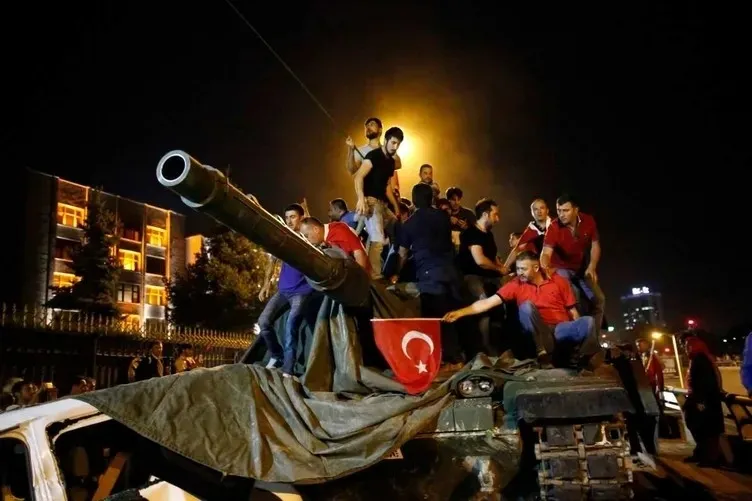 turkiyenin-en-uzun-gecesi-22-saatte-puskurtuldu-iste-15-temmuz-destani-1784100846991.jpeg