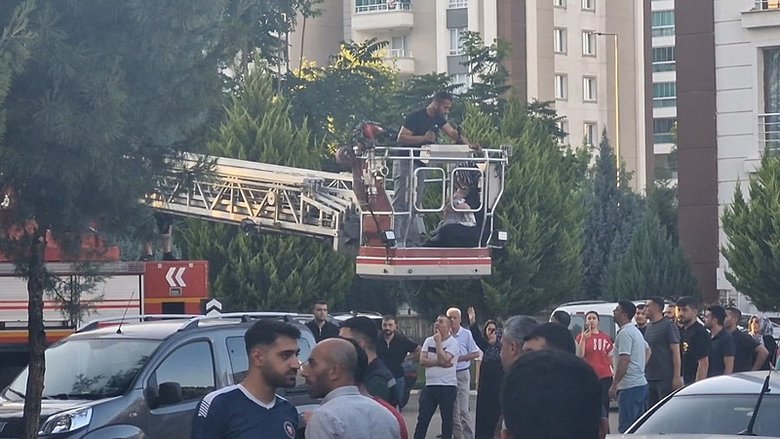 Diyarbakır’da 13 katlı binada yangın çıktı: Ölü sayısı artıyor