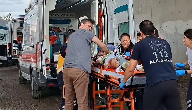 İzmir yolunda feci kaza! 3 kişi öldü, 2 kişi ağır yaralandı
