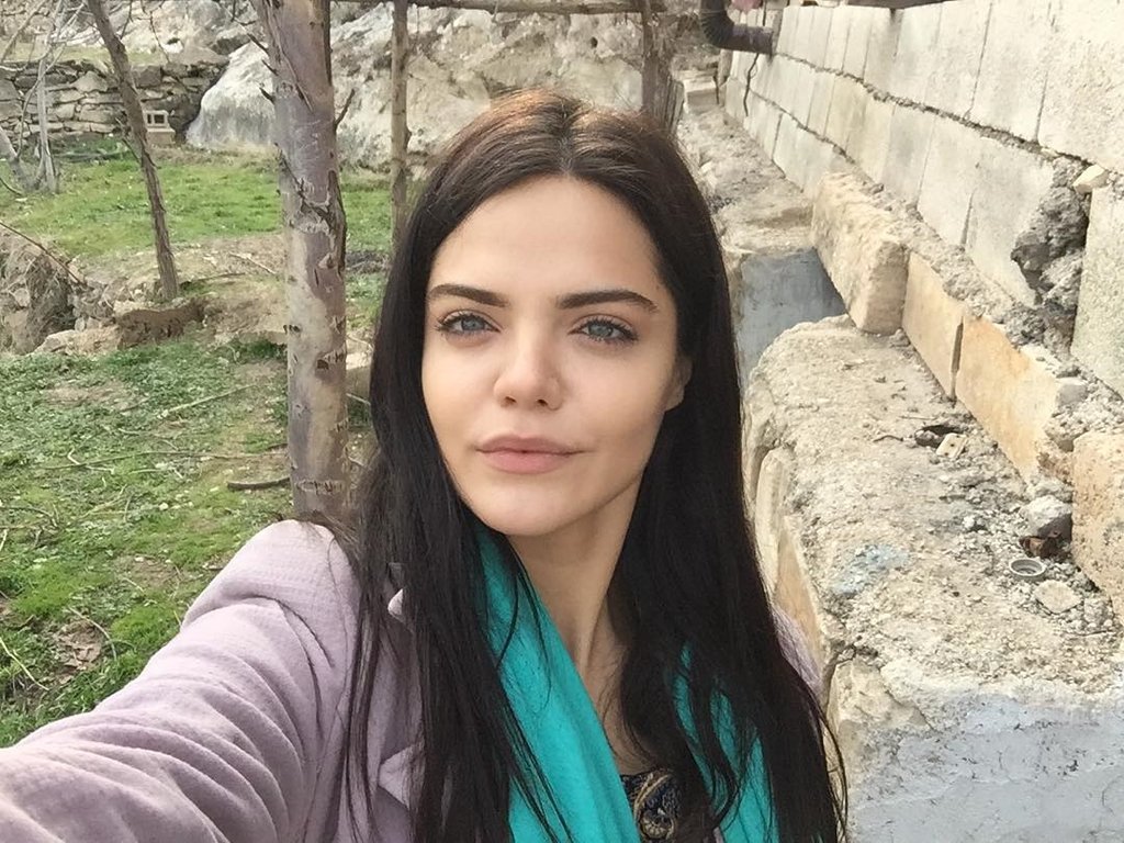 Bir Zamanlar Çukurova�nın Züleyha�sı Hilal Altınbilek sosyal medyayı
