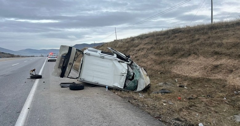 Afyonkarahisar’da kaza! Devrilen aracın sürücüsü öldü