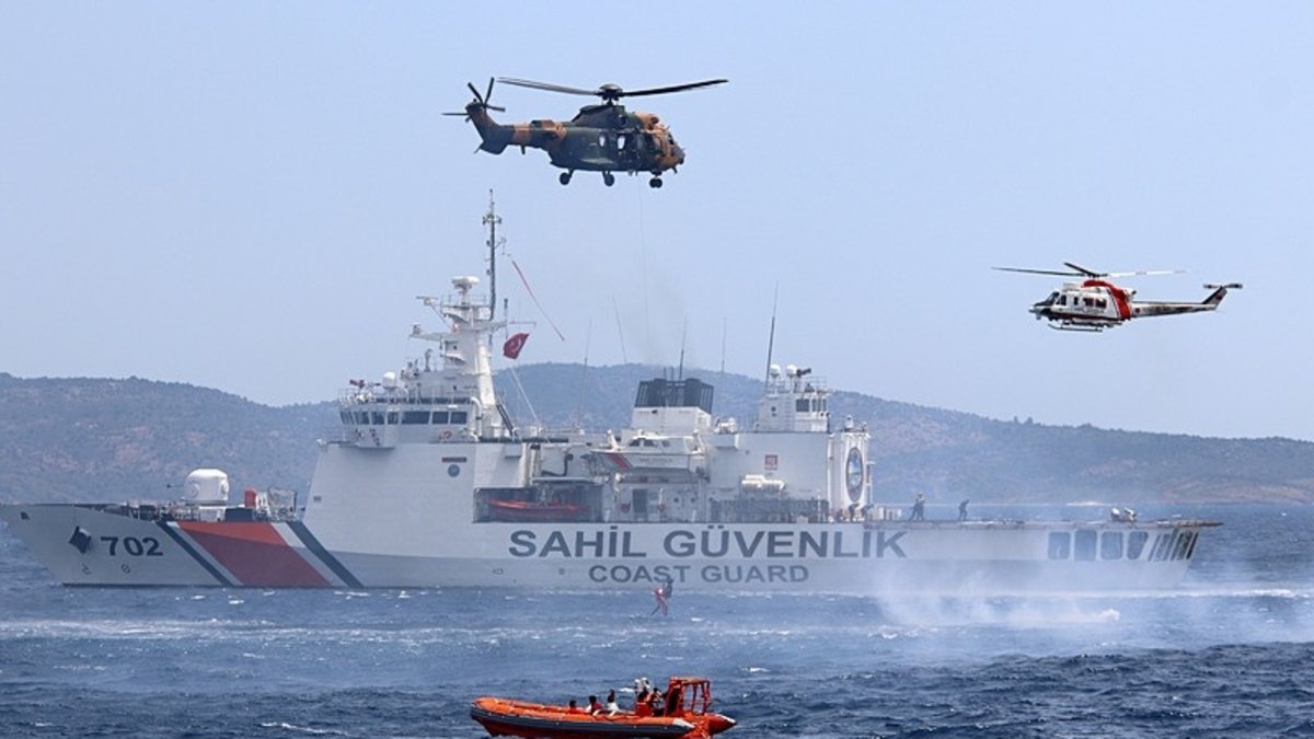 Yunan titredi! Türk'ün Deniz Aslanı Atina'ya korku saldı