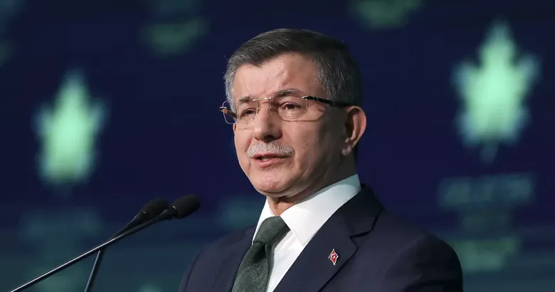 SON DAKİKA: Ahmet Davutoğlu: Gelecek Partisi feshedildi