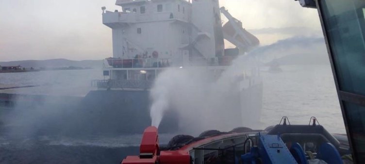 Çanakkale Boğazı’nda yanan gemi, liman bölgesine demirletildi