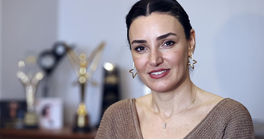 Nişanlısı cezaevinde Sevcan sahnede