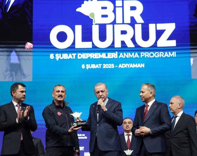 Asrın birlikteliğine katkı veren sektör temsilcilerine plaket