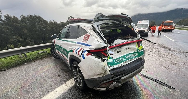 İzmir’de zincirleme trafik kazası: 2’si jandarma 4 kişi yaralandı