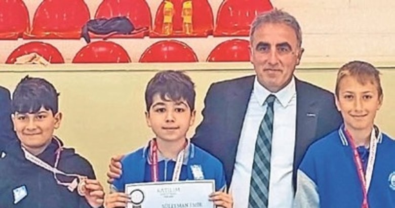 Minik dâhiler sahnede