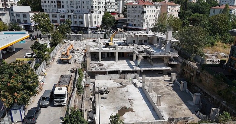 8 yıldır bitmiyor! Kadıköy’deki inşaat çürümeye terk edildi