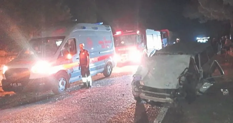 Otomobil ile traktör çarpıştı: 2’si ağır 4 kişi yaralandı